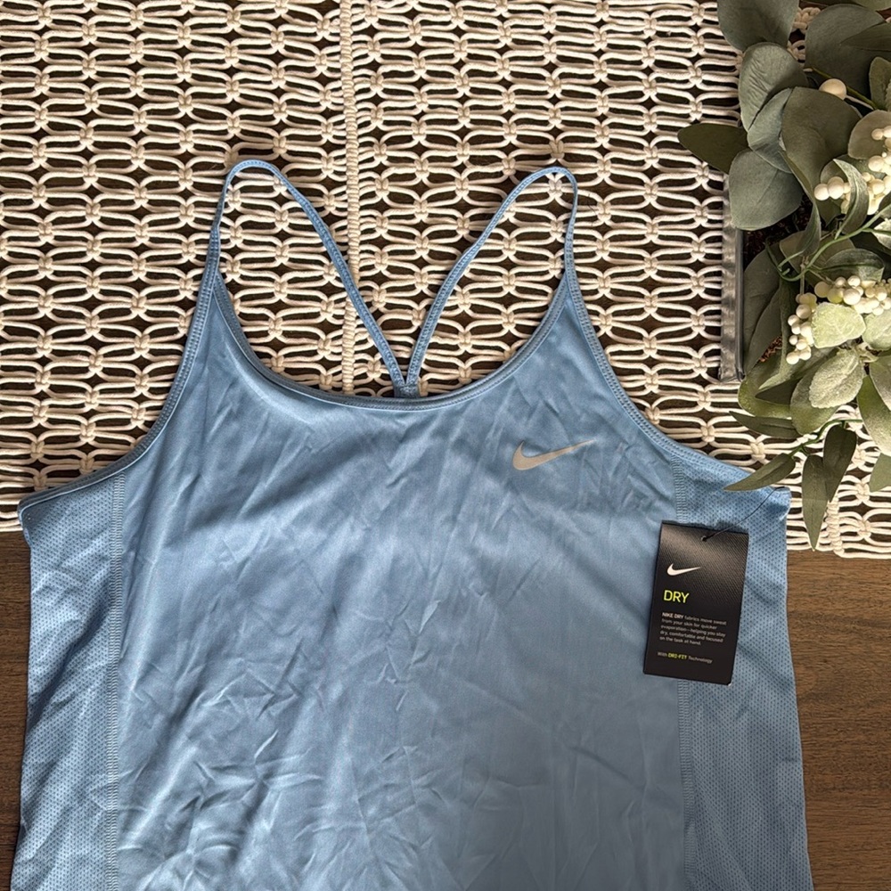 🏃‍♀️ BRAND NEW Nike Tank 🏃‍♀️